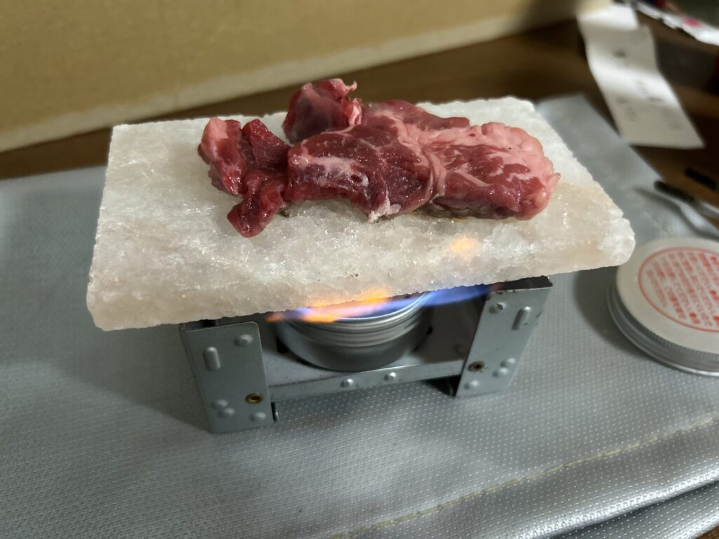 キャンプ】岩塩プレートBBQは1,000円ちょっとでできる？手間がかかる